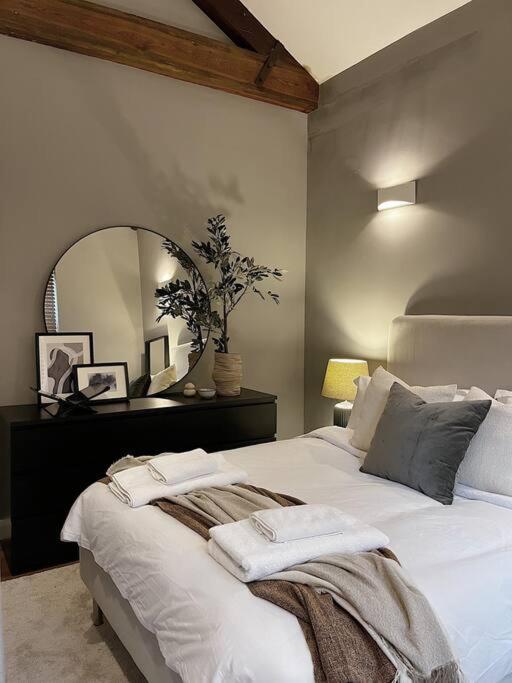 Cosy 2 Bedroom Apartment Тодморден Екстер'єр фото