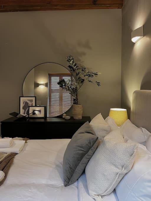 Cosy 2 Bedroom Apartment Тодморден Екстер'єр фото