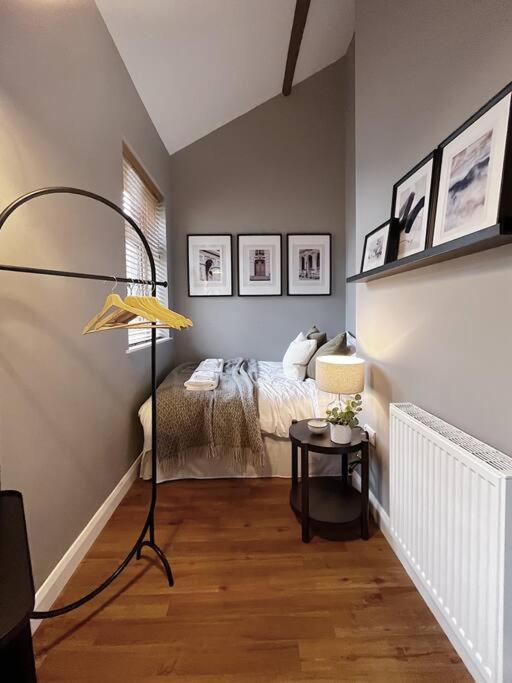 Cosy 2 Bedroom Apartment Тодморден Екстер'єр фото